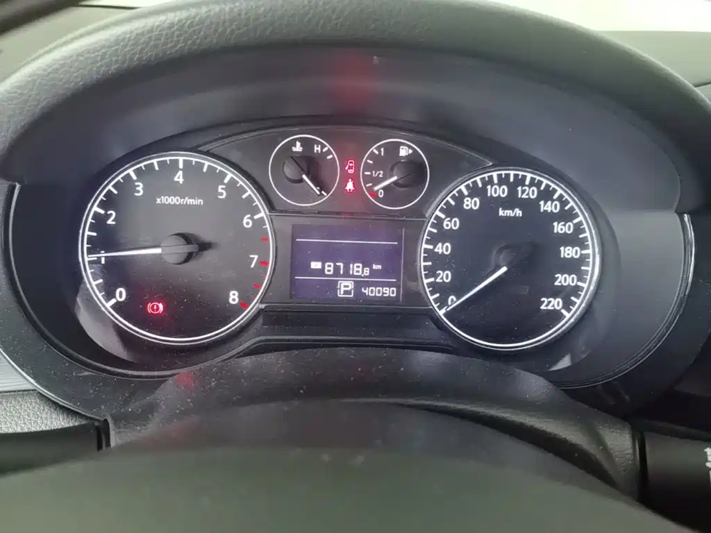 Nissan Tiida 2015 — фото 12