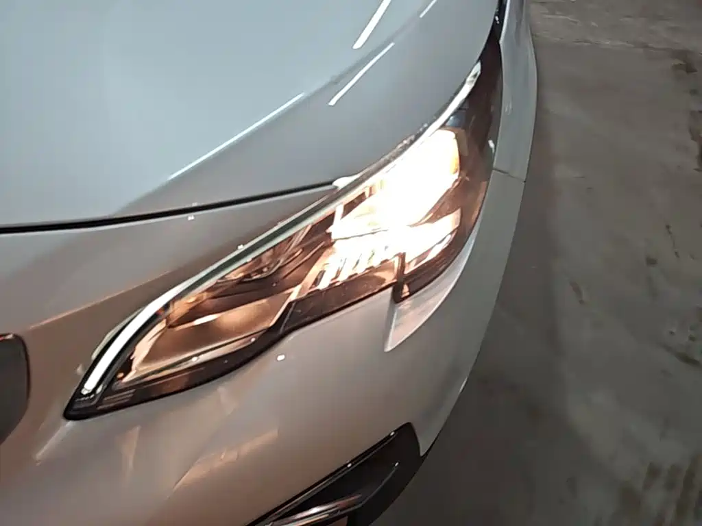 Peugeot 4008 2017 — фото 24