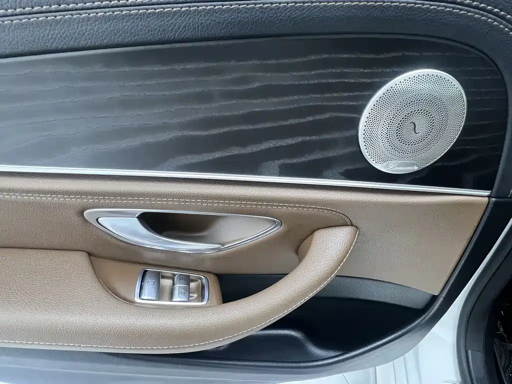Mercedes-Benz E-Class 2021 — фото 18