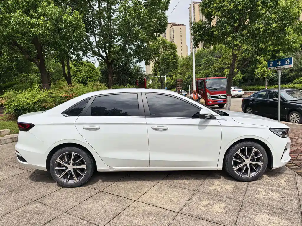 Geely Emgrand 2023 — фото 10