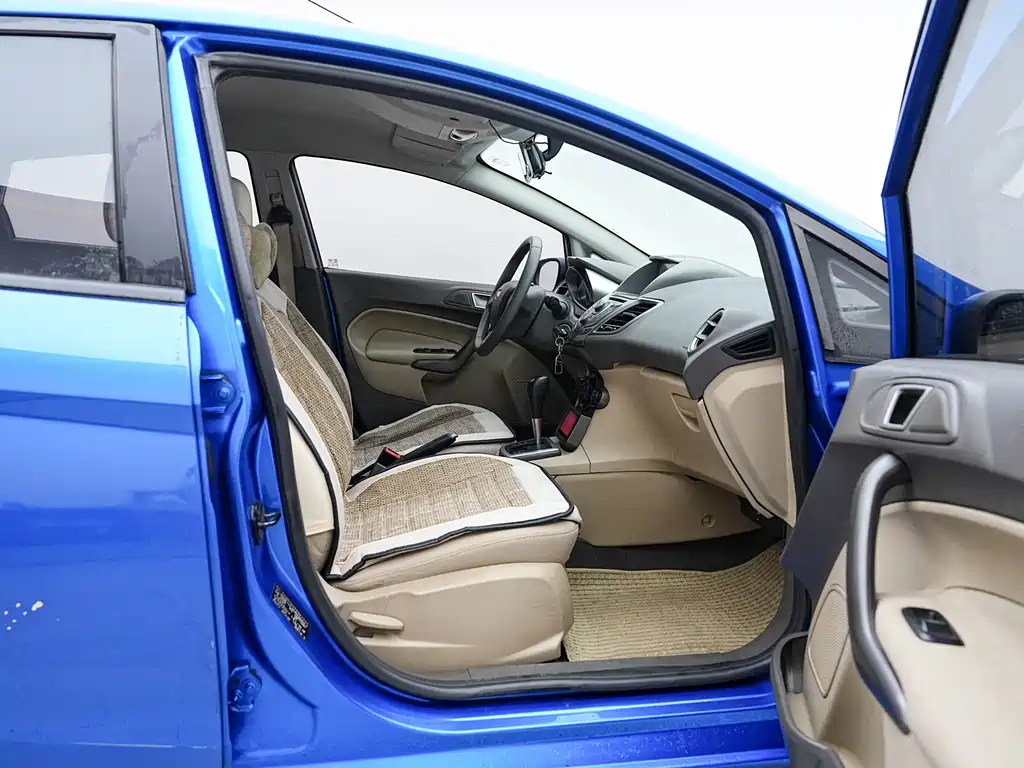 Ford Fiesta 2012 — фото 14