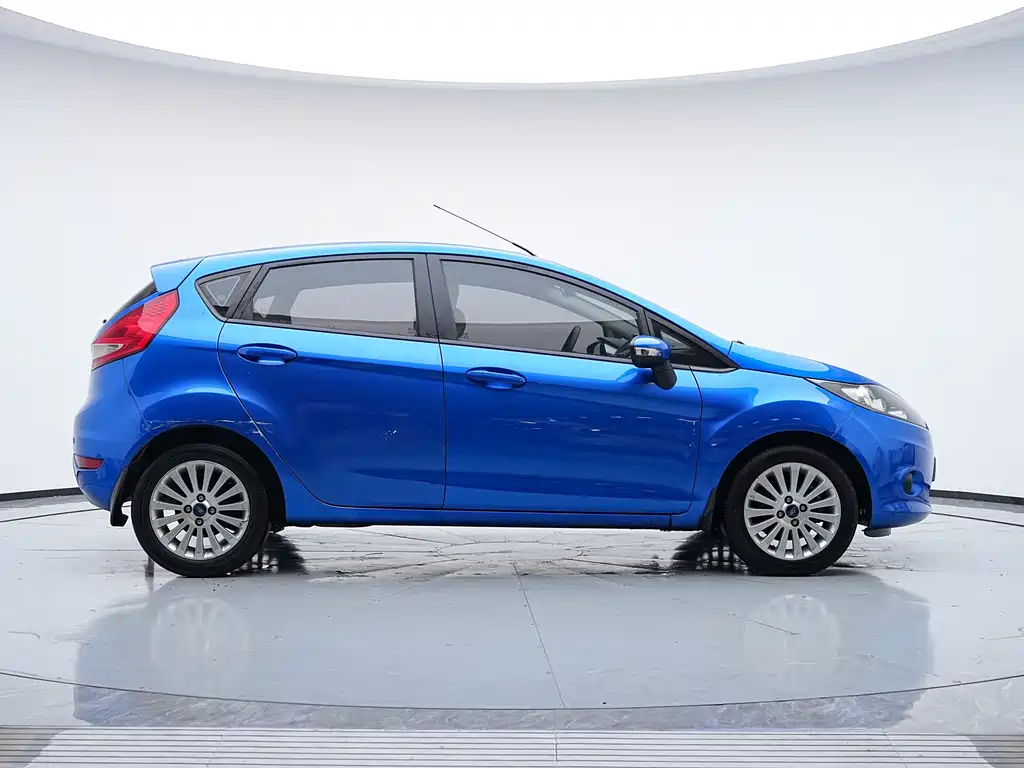 Ford Fiesta 2012 — фото 26