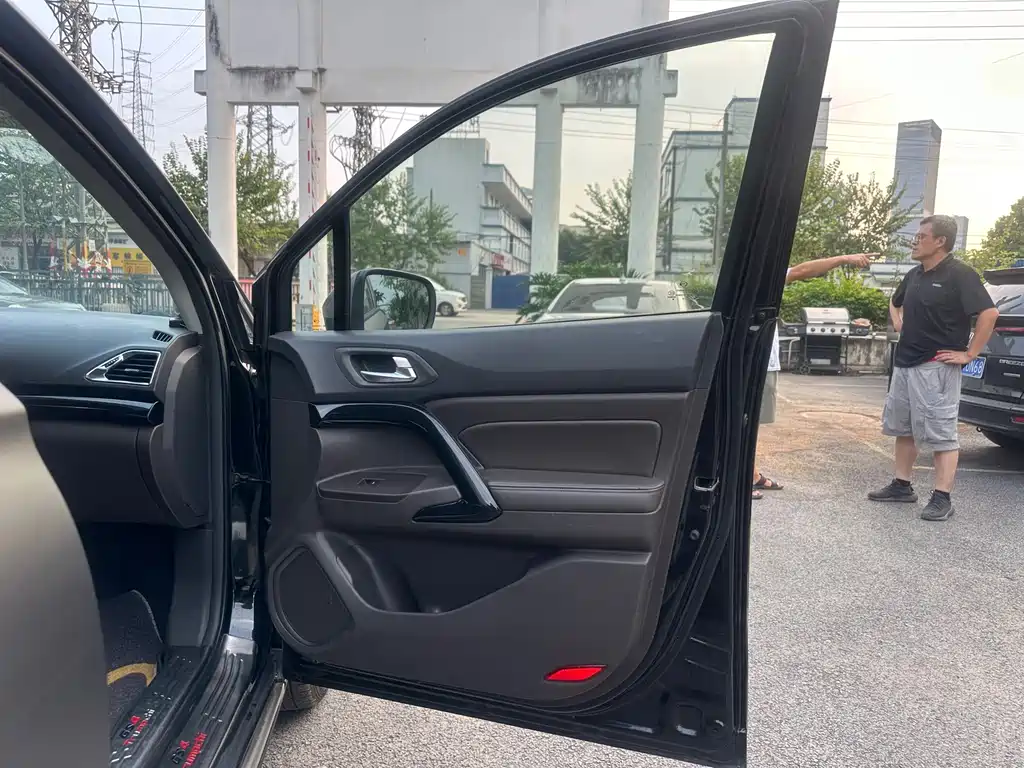 GAC Trumpchi GS4 2016 — фото 16