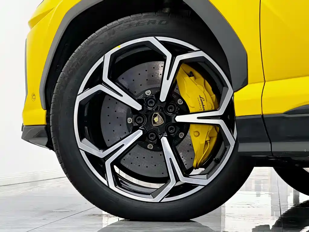 Lamborghini Urus 2022 — фото 5