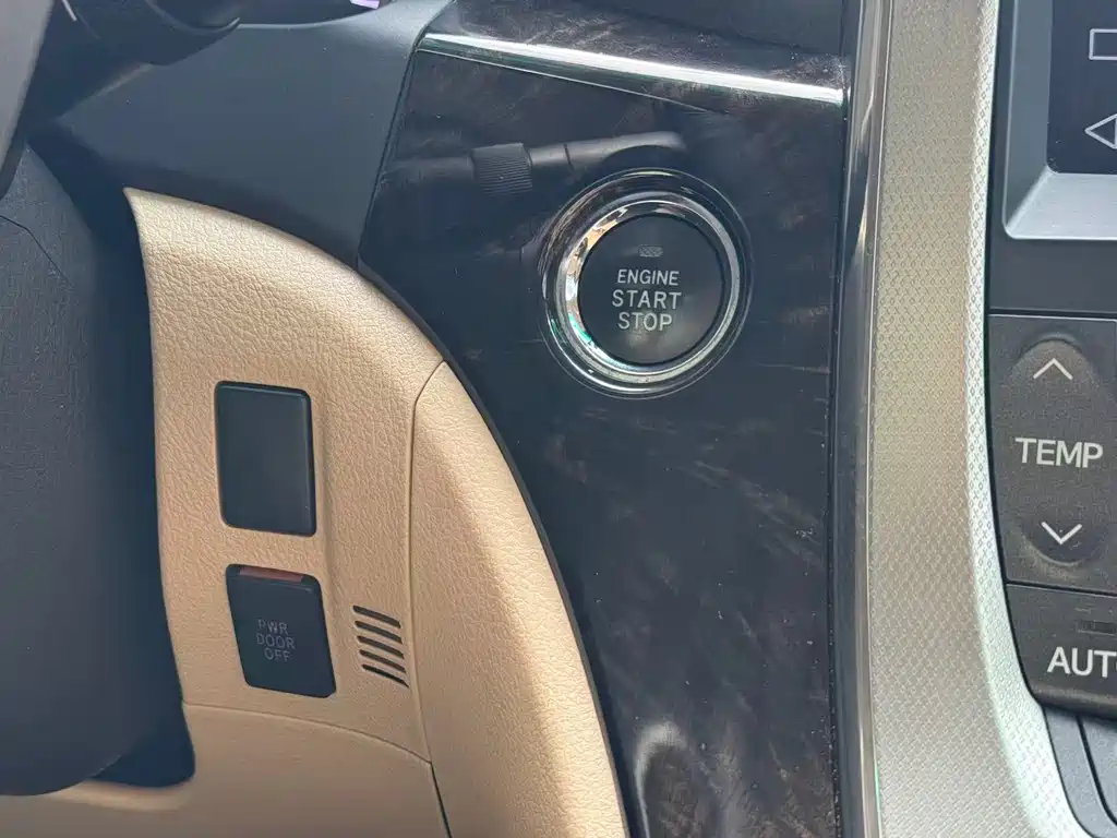 Toyota Alphard 2015 — фото 23