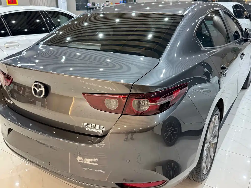 Mazda 3 Axela 2022 — фото 5