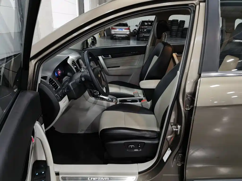 Chevrolet Captiva 2016 — фото 10