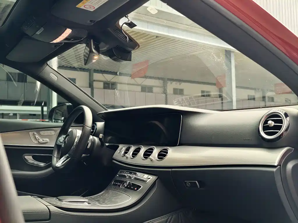 Mercedes-Benz E-Class 2019 — фото 15