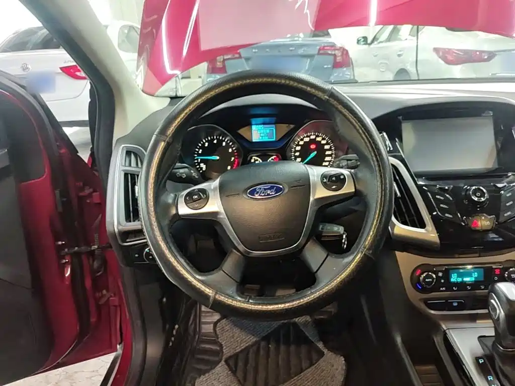 Ford Focus 2015 — фото 11