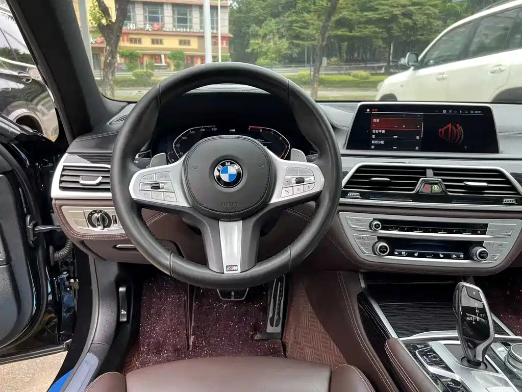 BMW 7 Series 2021 — фото 12