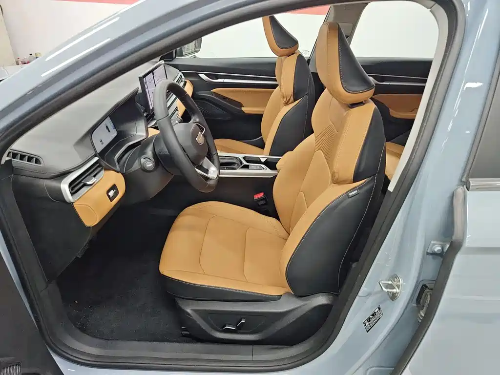 Geely Emgrand 2024