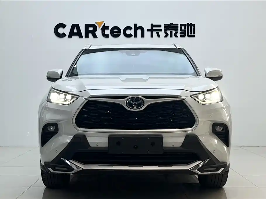 Toyota Highlander 2022 — фото 2