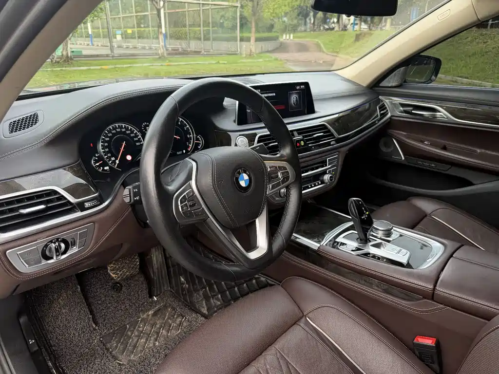 BMW 7 Series 2019 — фото 11
