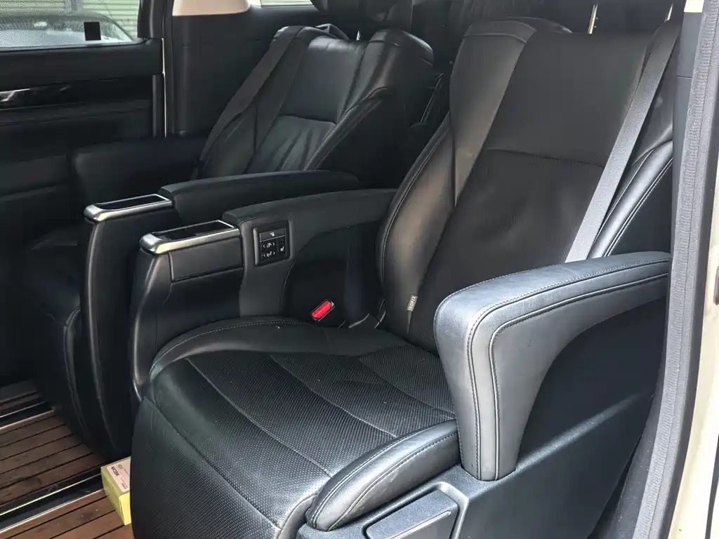 Toyota Vellfire 2023 — фото 4
