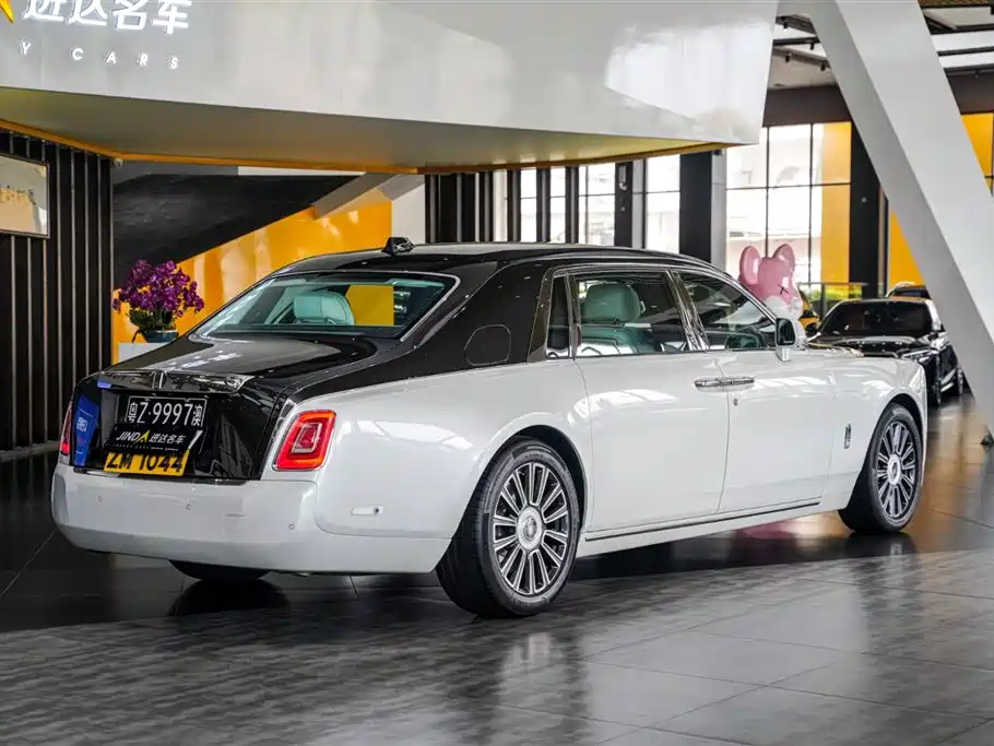 Rolls-Royce Phantom 2019 — фото 29