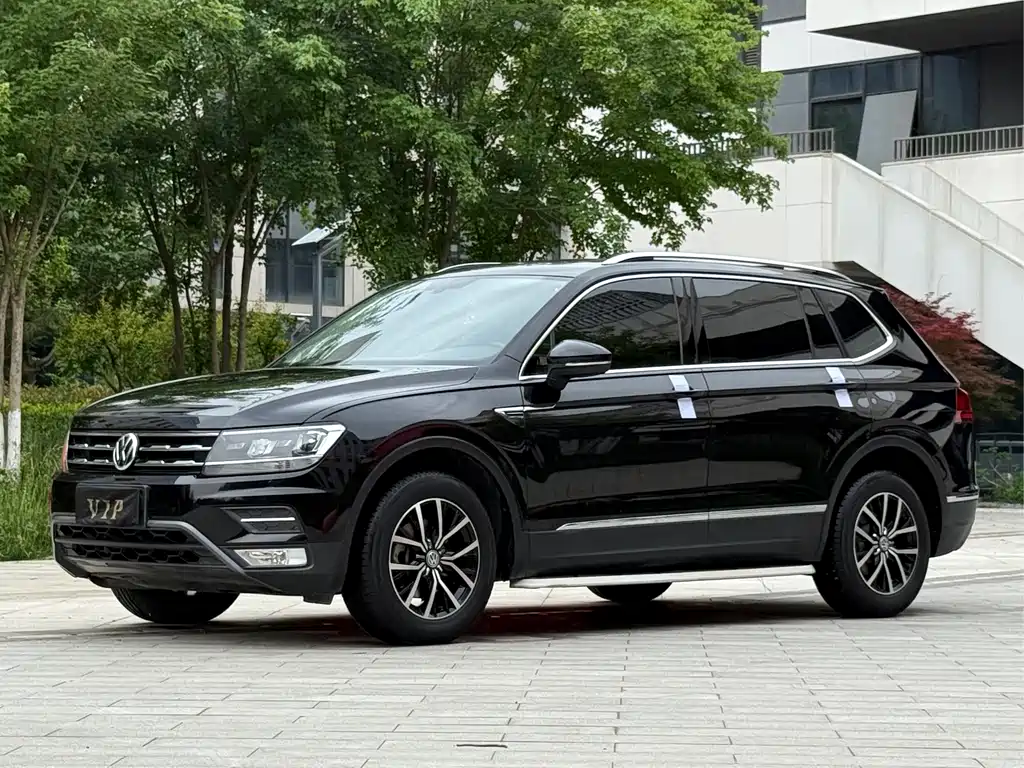 Volkswagen Tiguan L 2018 — фото 1