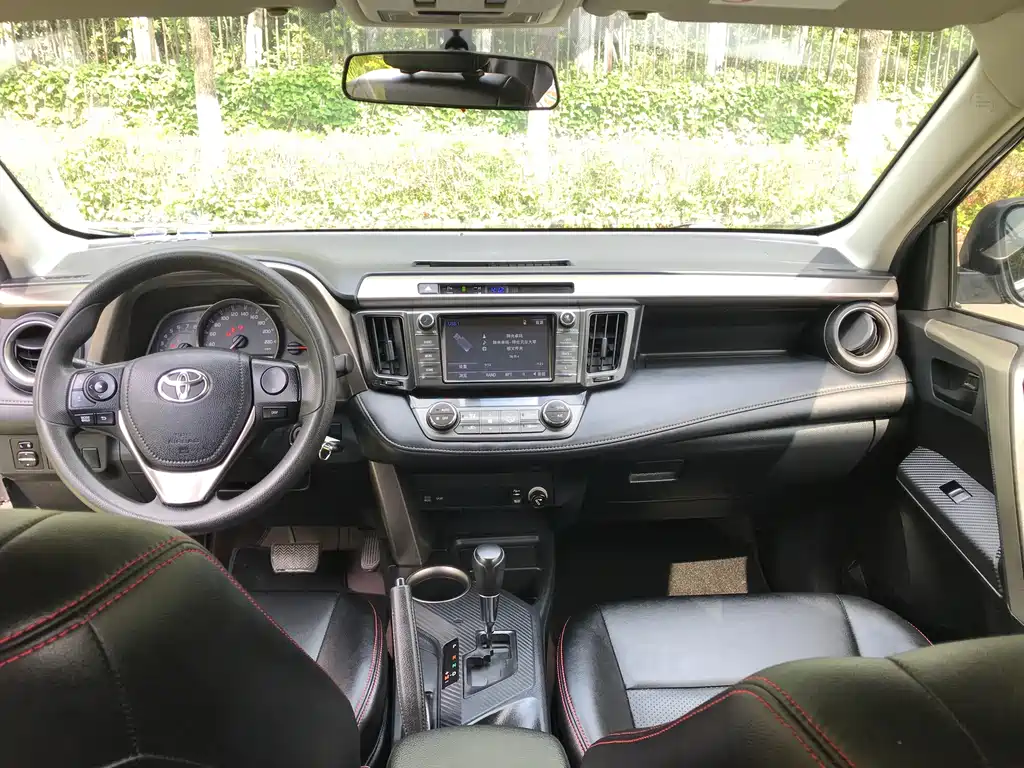 Toyota RAV4 2015 — фото 15
