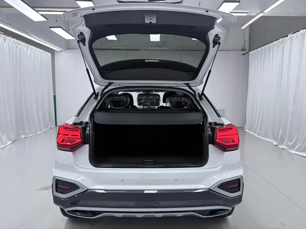 Audi Q2L 2022 — фото 17