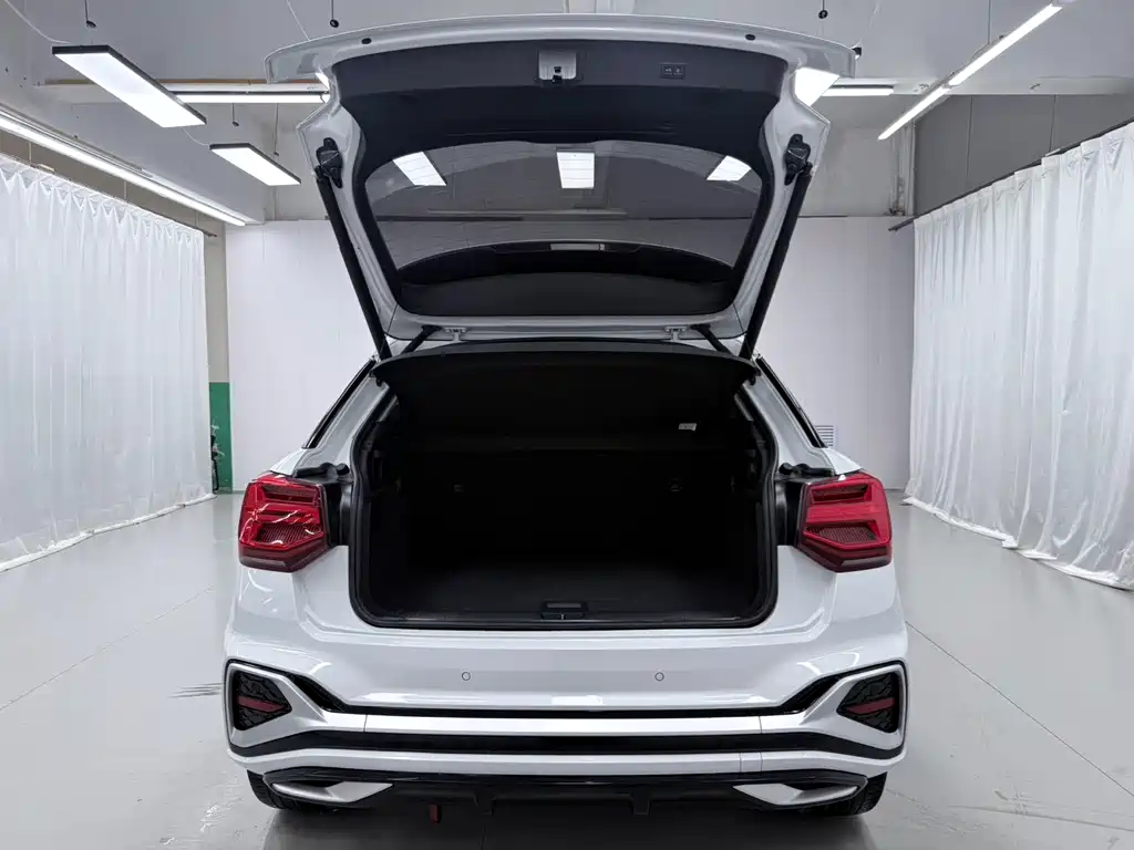 Audi Q2L 2022 — фото 17