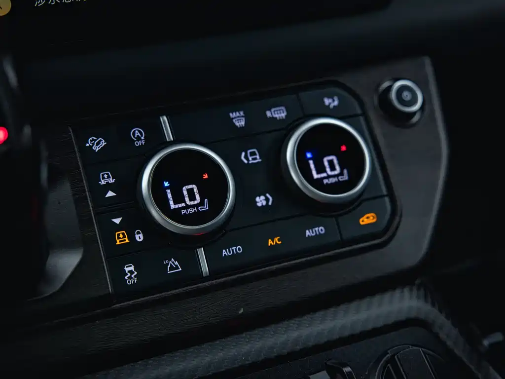 Land Rover Defender 2022 — фото 13