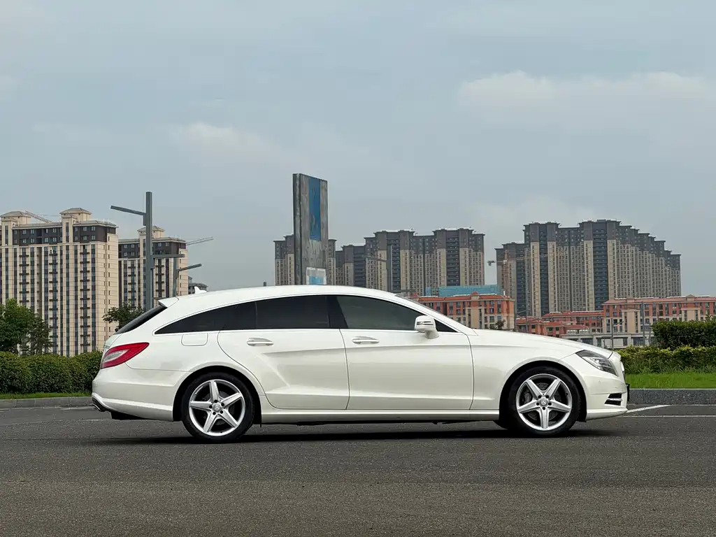 Mercedes-Benz CLS 2013 — фото 6