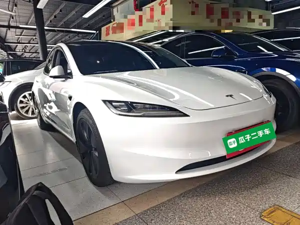 Tesla Model 3 2024