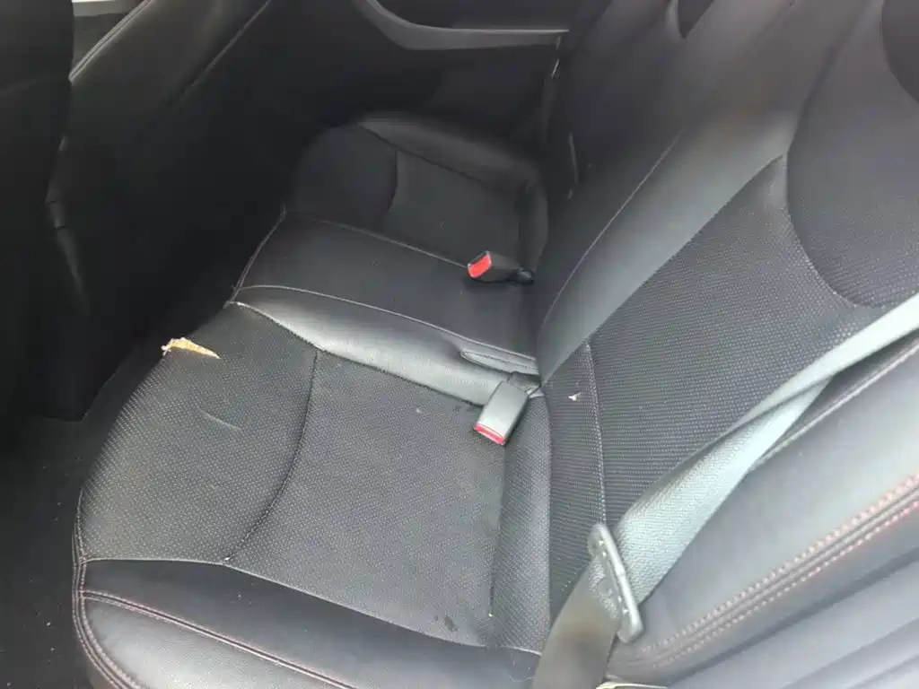 Hyundai Elantra 2016 — фото 17