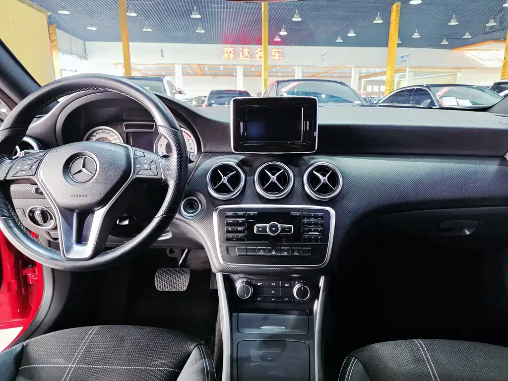 Mercedes-Benz A-Class 2014 — фото 10