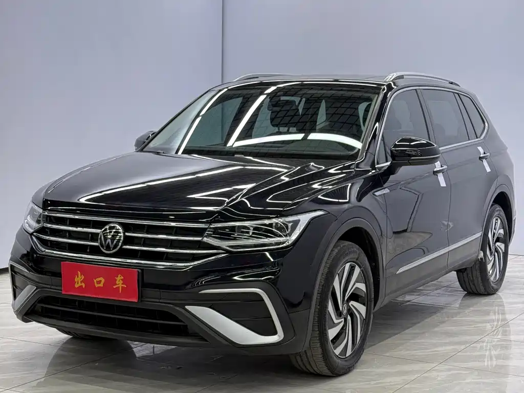 Volkswagen Tiguan L 2023 — фото 1