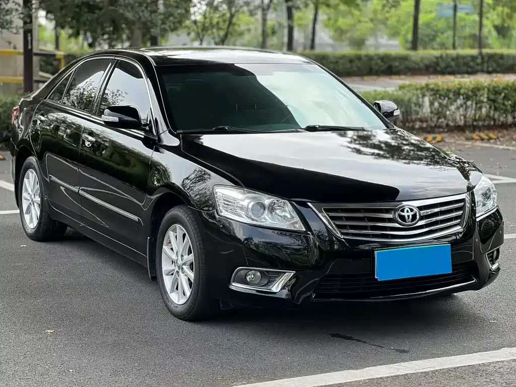 Toyota Camry 2011 — фото 4