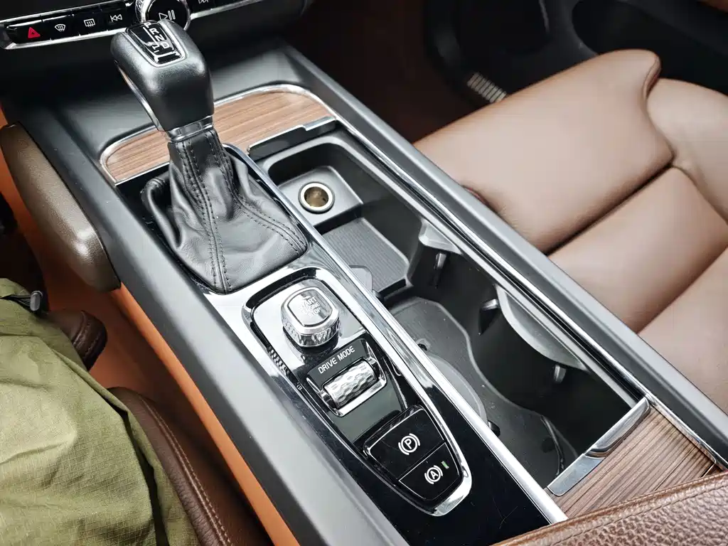 Volvo XC60 2021 — фото 13