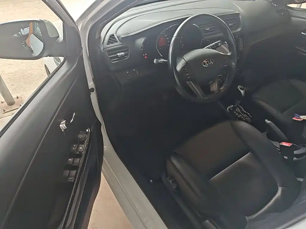 Kia K2 2015 — фото 16