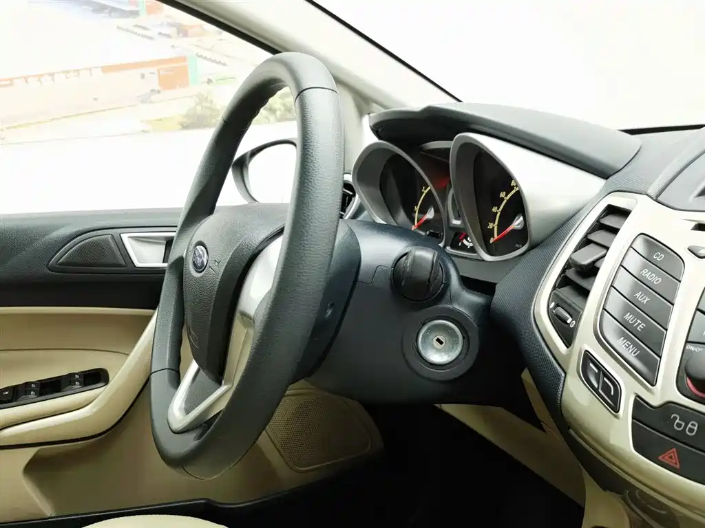 Ford Fiesta 2010 — фото 22