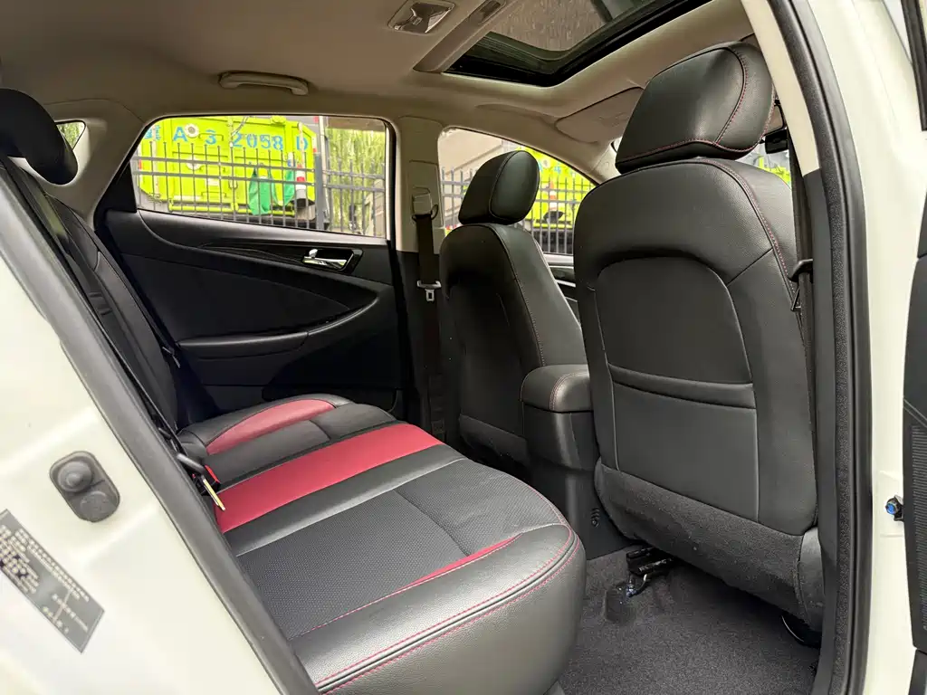 Changan Eado XT 2015 — фото 10