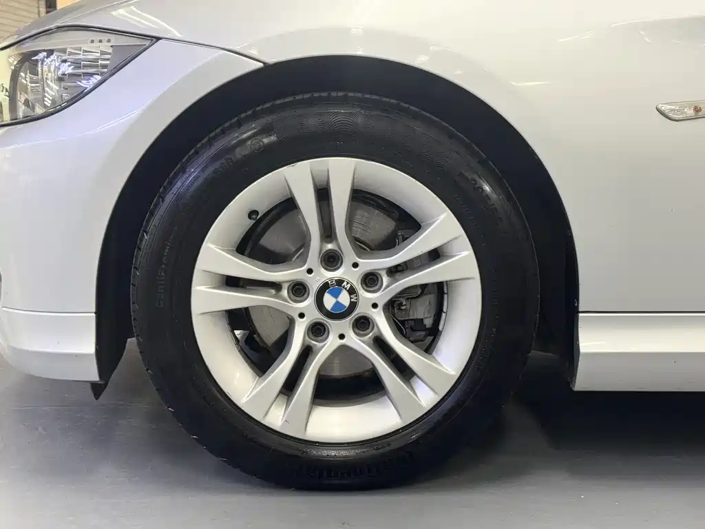 BMW 3 Series 2011 — фото 17