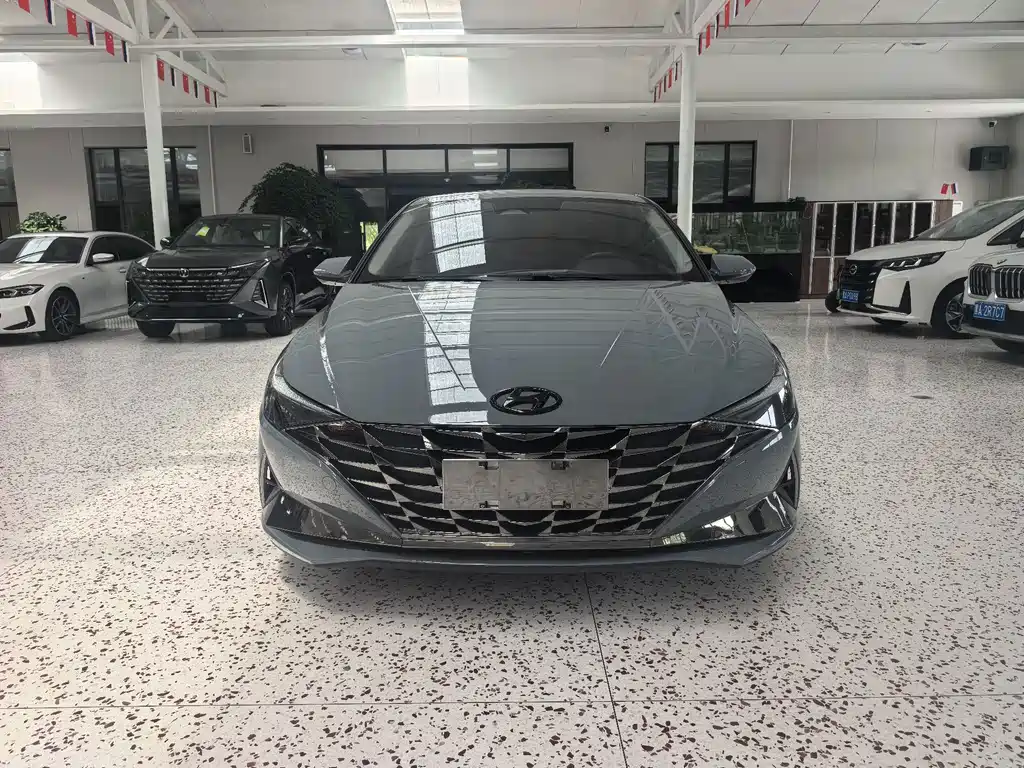 Hyundai Elantra 2022