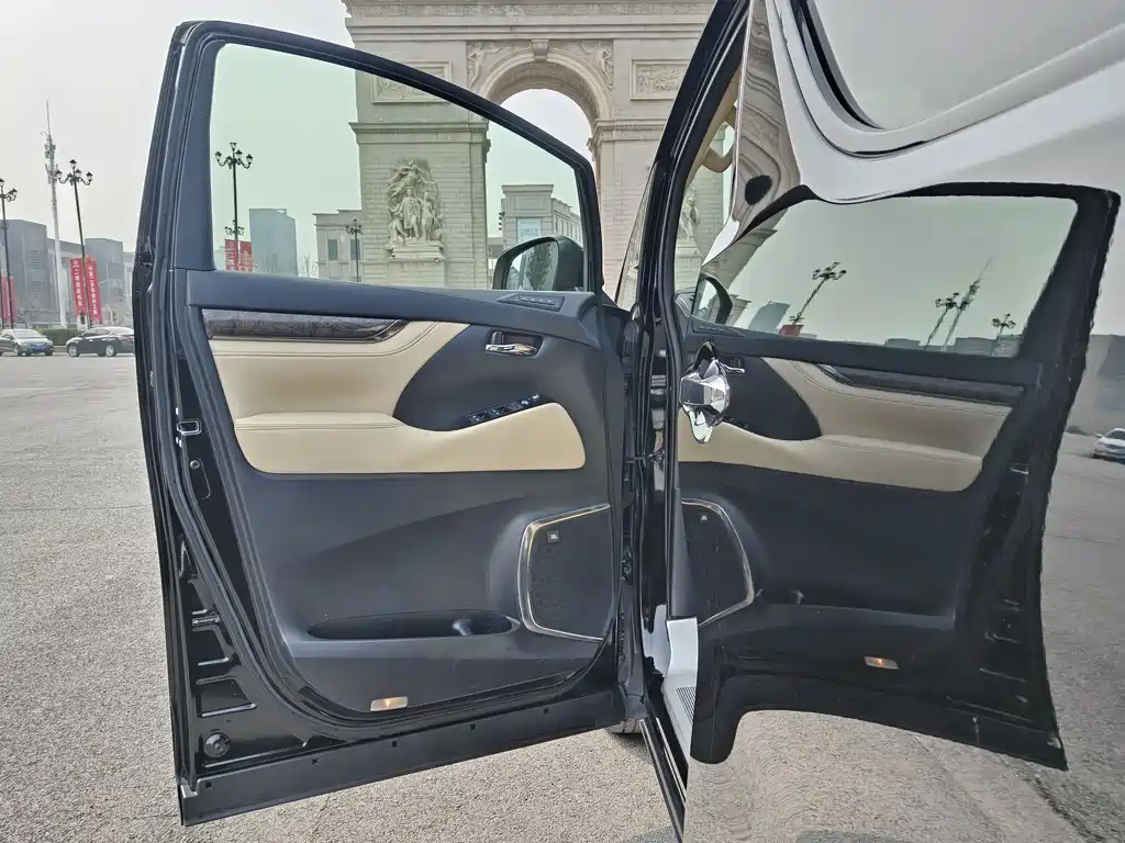 Toyota Alphard 2020 — фото 18
