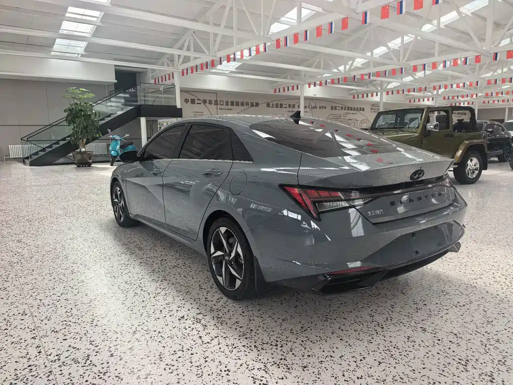Hyundai Elantra 2022