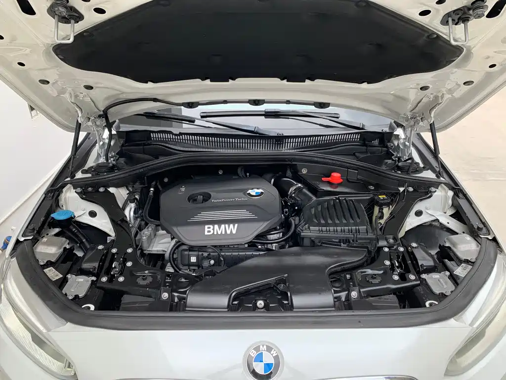 BMW 1 Series 2017 — фото 16