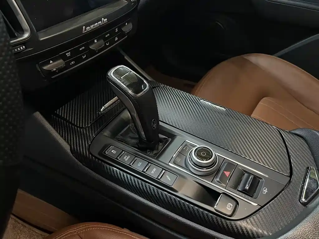 Maserati Levante 2019 — фото 19
