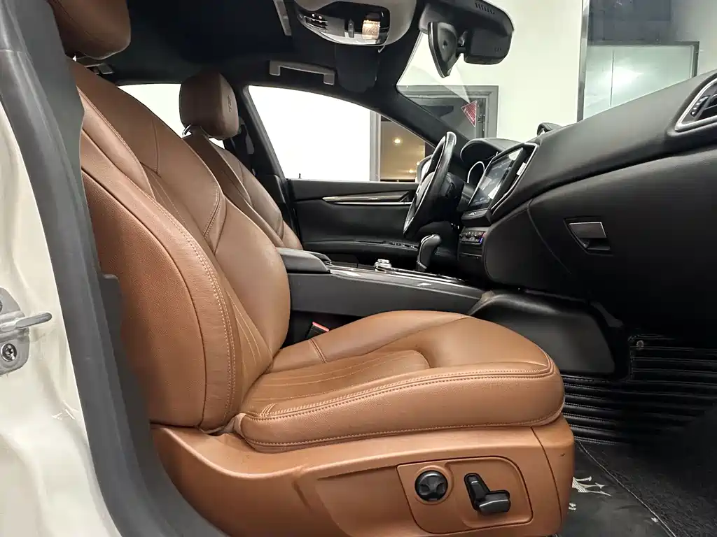 Maserati Ghibli 2018 — фото 9