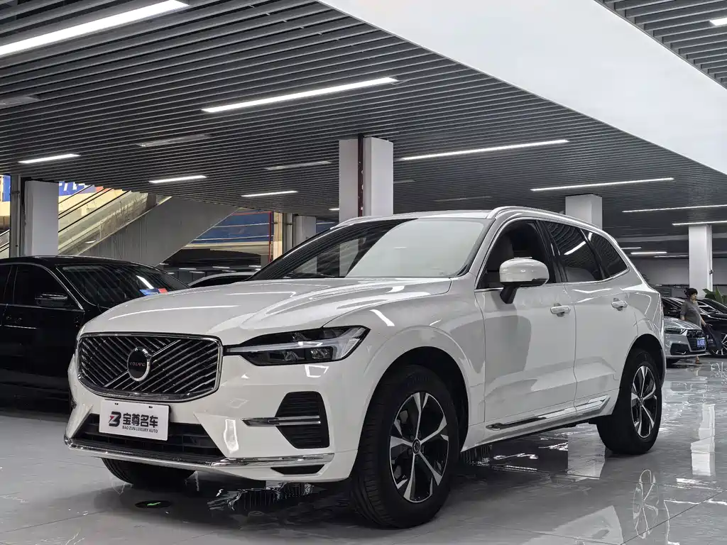 Volvo XC60 2025 — фото 1