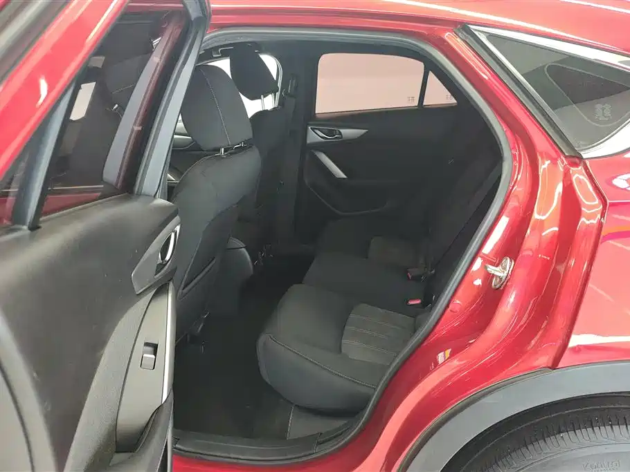 Mazda CX-4 2018 — фото 11