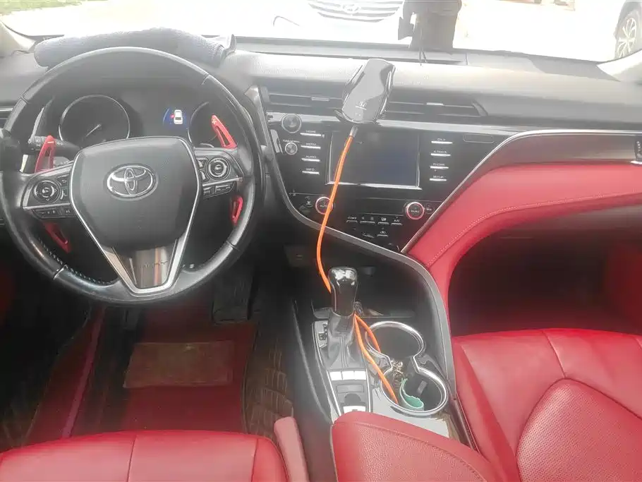 Toyota Camry 2019 — фото 12