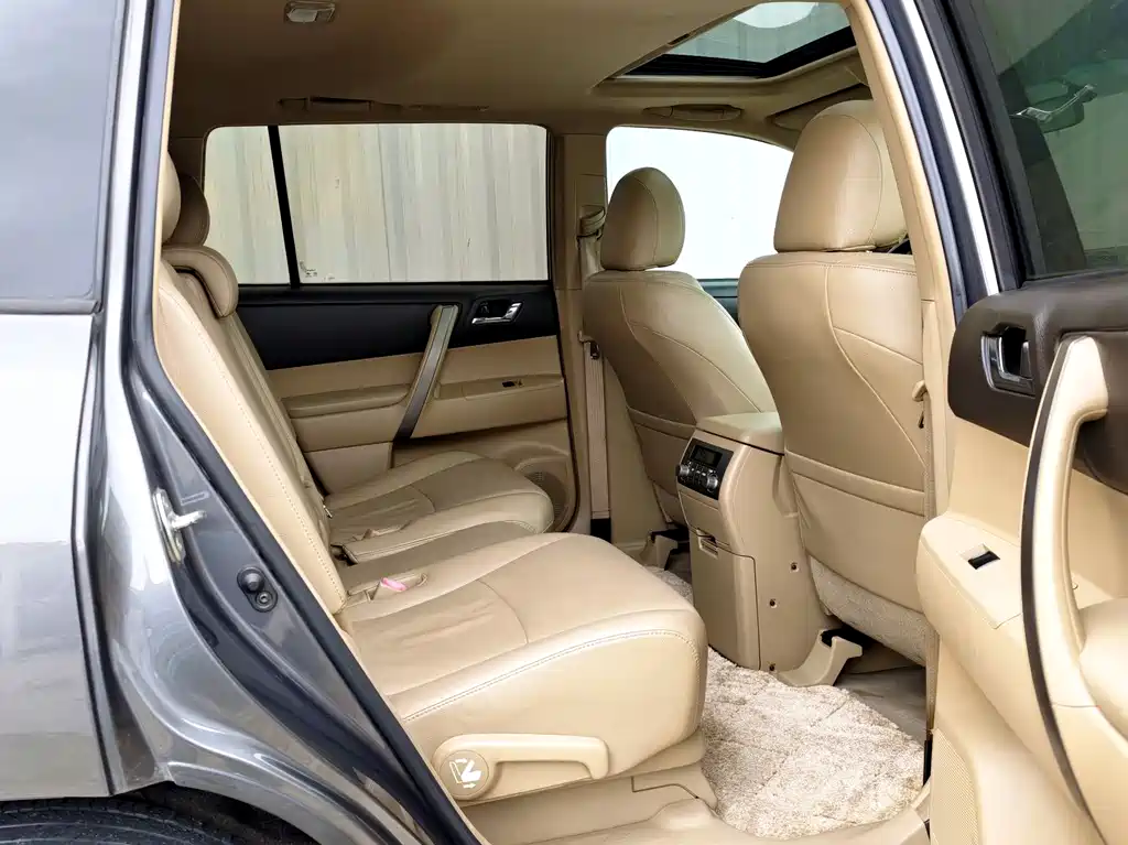 Toyota Highlander 2012 — фото 10