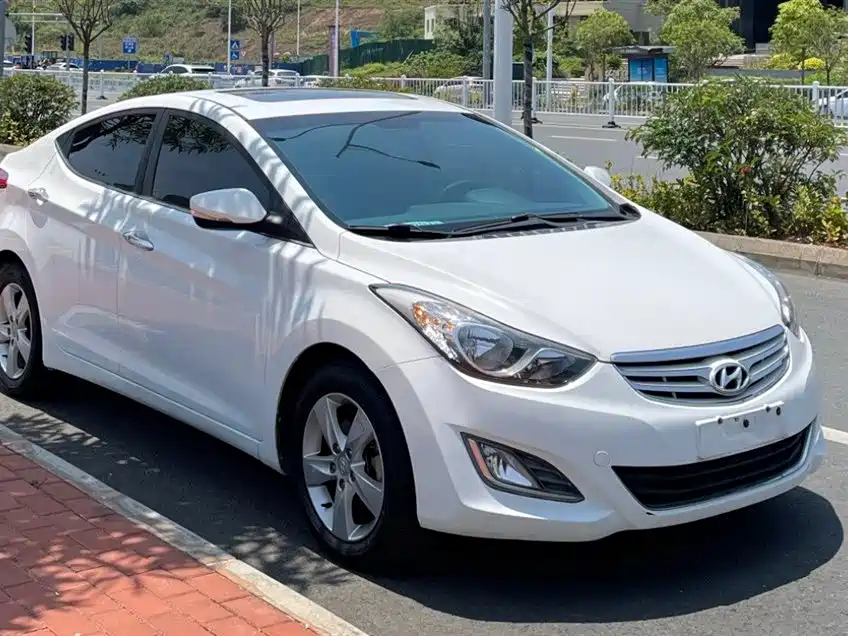 Hyundai Elantra Langdong 2014 — фото 3