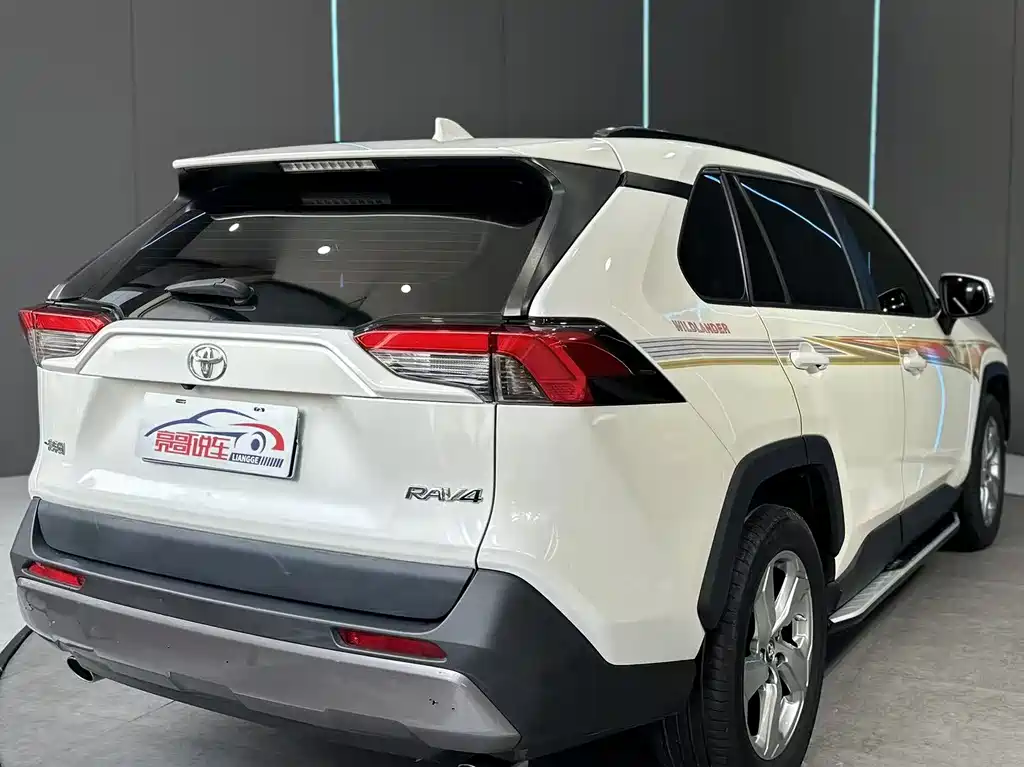 Toyota RAV4 2020 — фото 6