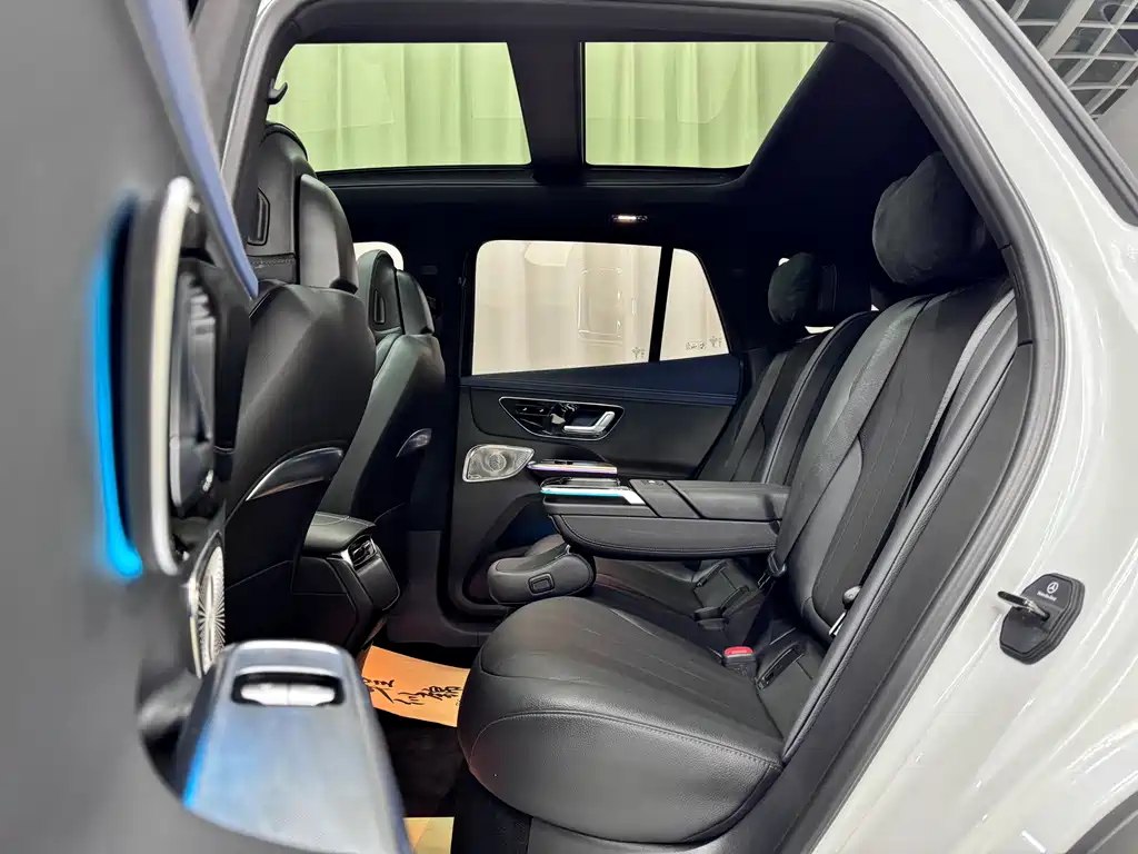 Mercedes-Benz EQE SUV 2023 — фото 6
