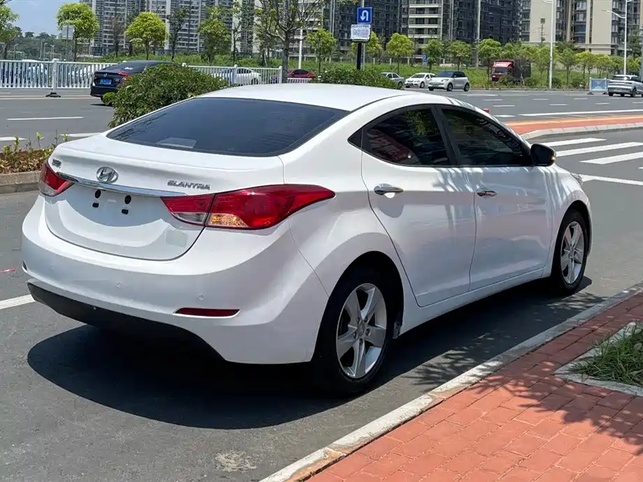 Hyundai Elantra Langdong 2014 — фото 6