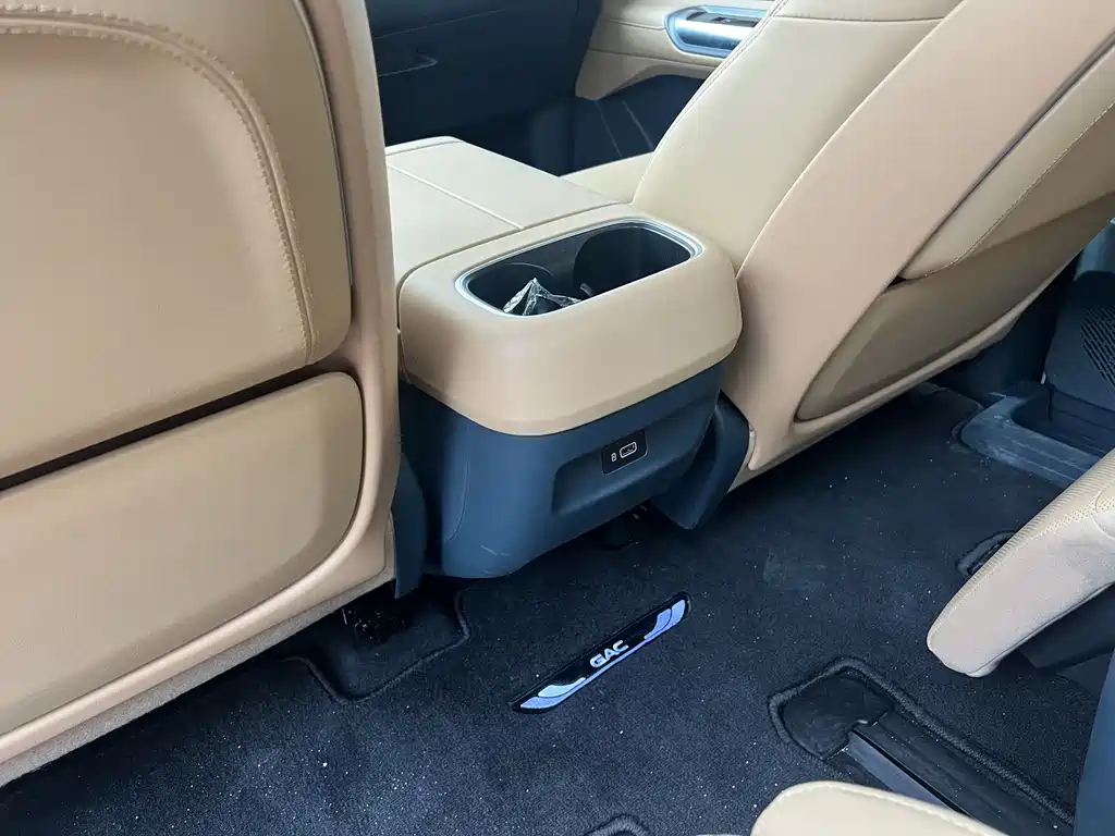 GAC Motor E8 PHEV 2024 — фото 14